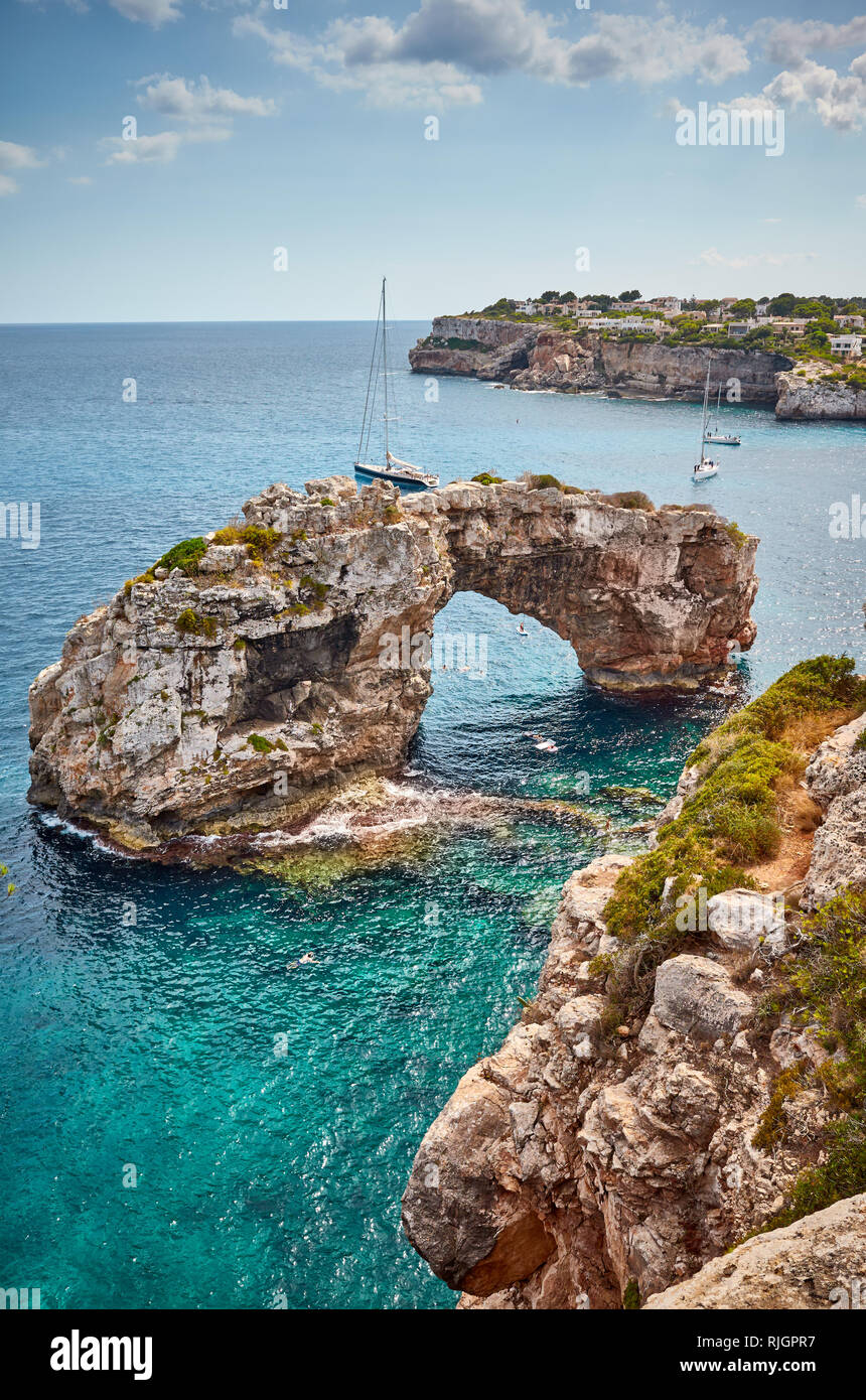 Es Pontas, un rocher naturel au passage de la côte de Majorque, Espagne. Banque D'Images