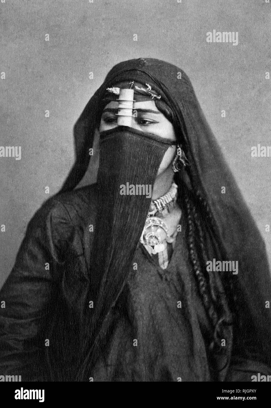 L'Afrique, l'egypte, Le Caire, jeune femme arabe, 1878 Banque D'Images