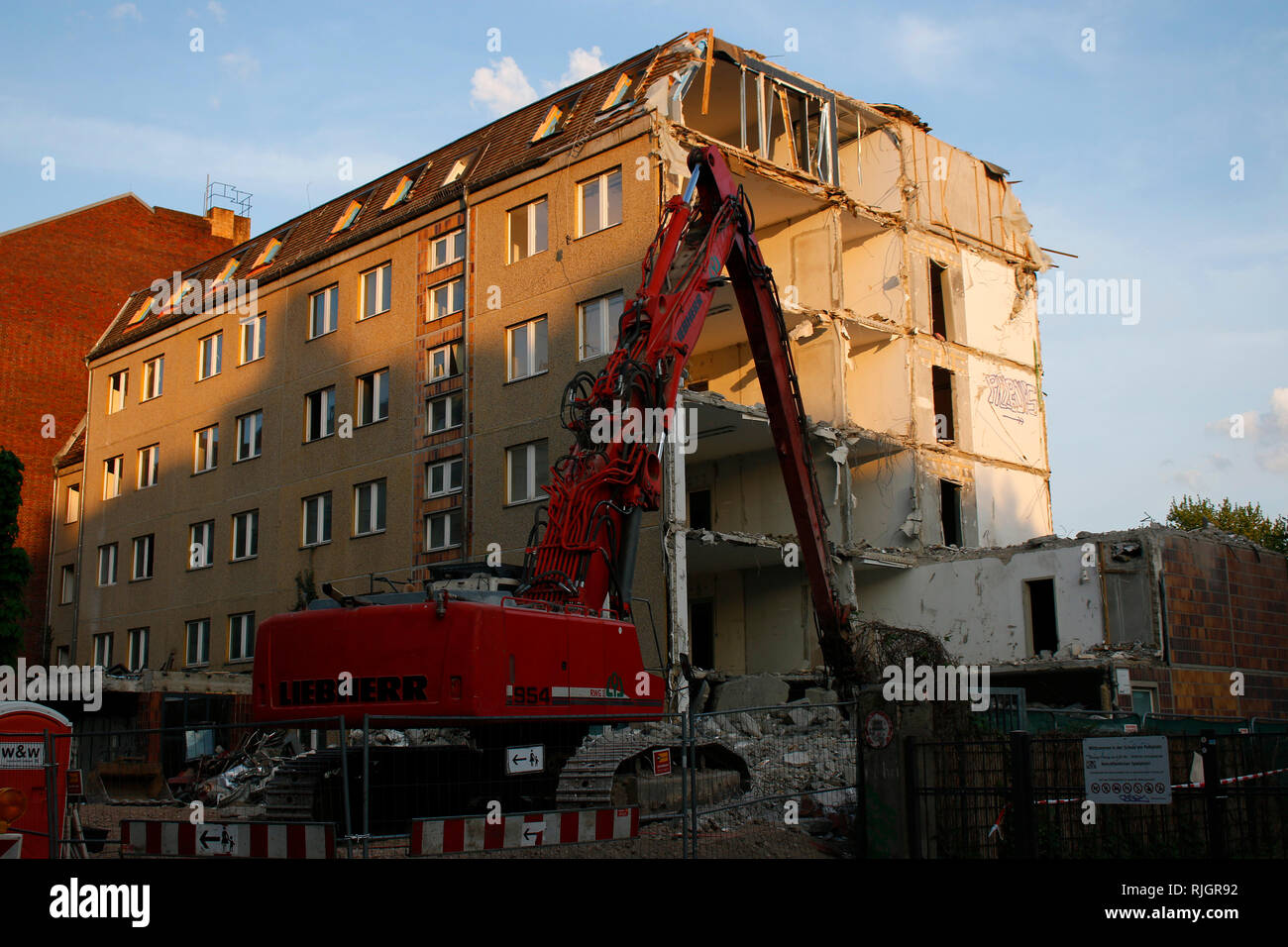 Abriss einer alten Gebaeudes, Kopenhagener Strasse, Berlin-Prenzlauer Berg (nur für redaktionelle Verwendung. Keine Werbung. Referenzdatenbank : http : Banque D'Images