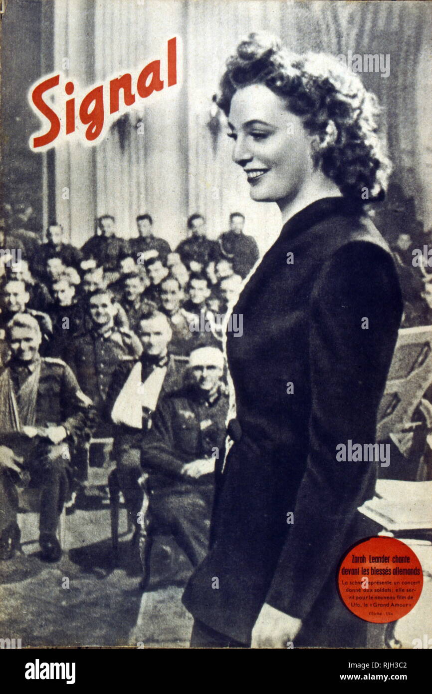 Zarah Leander (1907 - 1981), chanteuse suédoise effectue pour les soldats allemands blessés. Banque D'Images