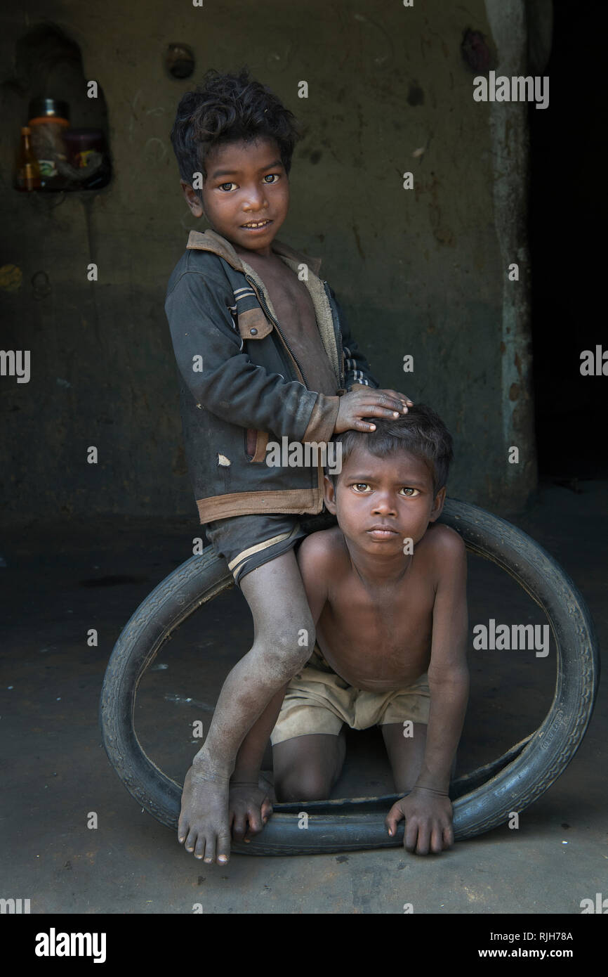 L'image de garçons dans le village Purulia, Bengale occidental, Inde Banque D'Images