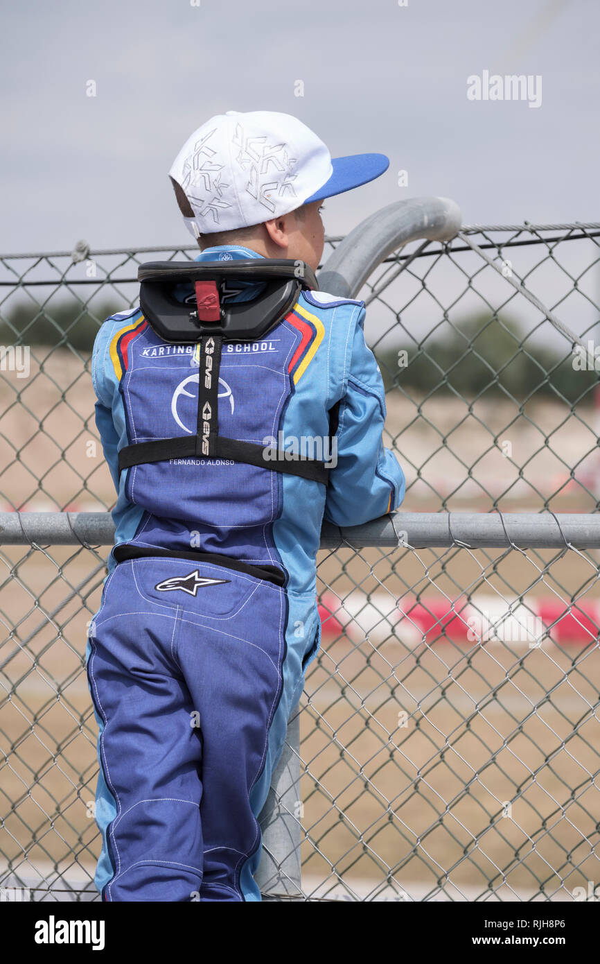 Les jeunes d'affichage concurrent Karting piste à Campillos, Malaga, Espagne. Banque D'Images
