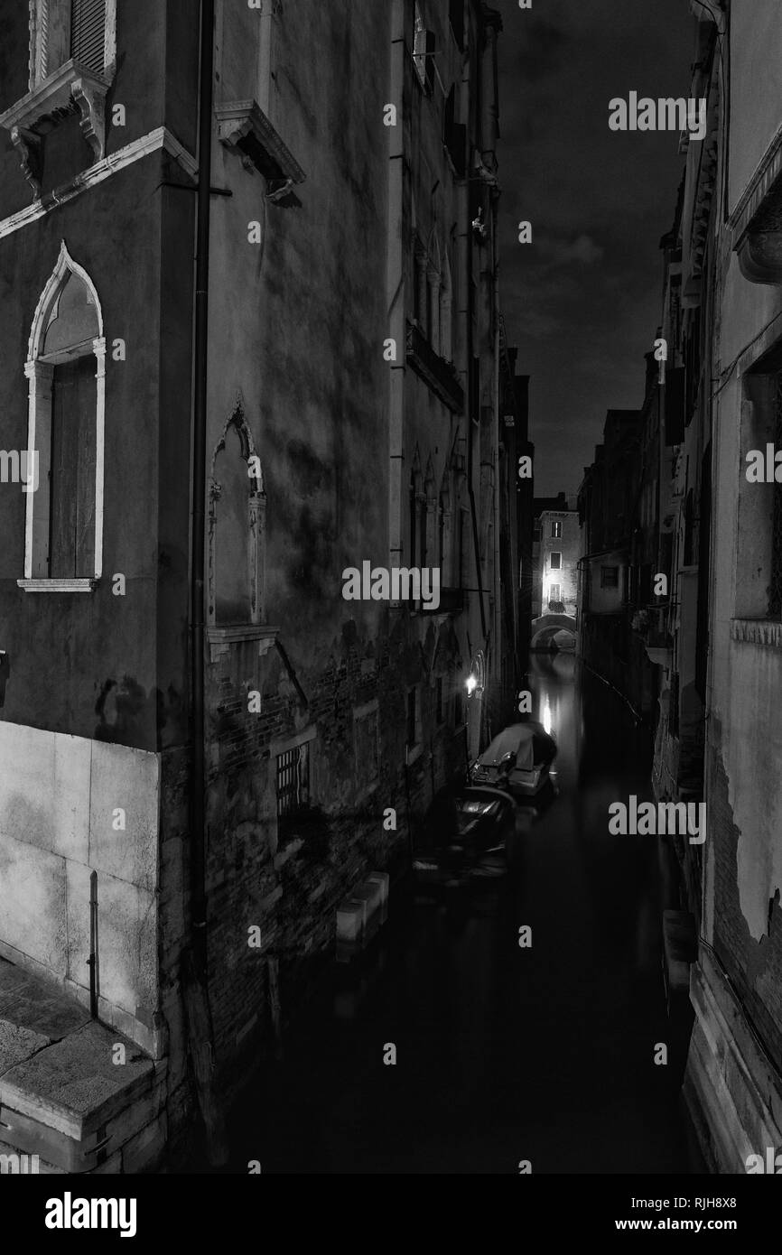 Dans Seitenkanälen Nachtaufnahme den der Lagunenstadt, Venise, Vénétie, Italie, Südeuropa Banque D'Images