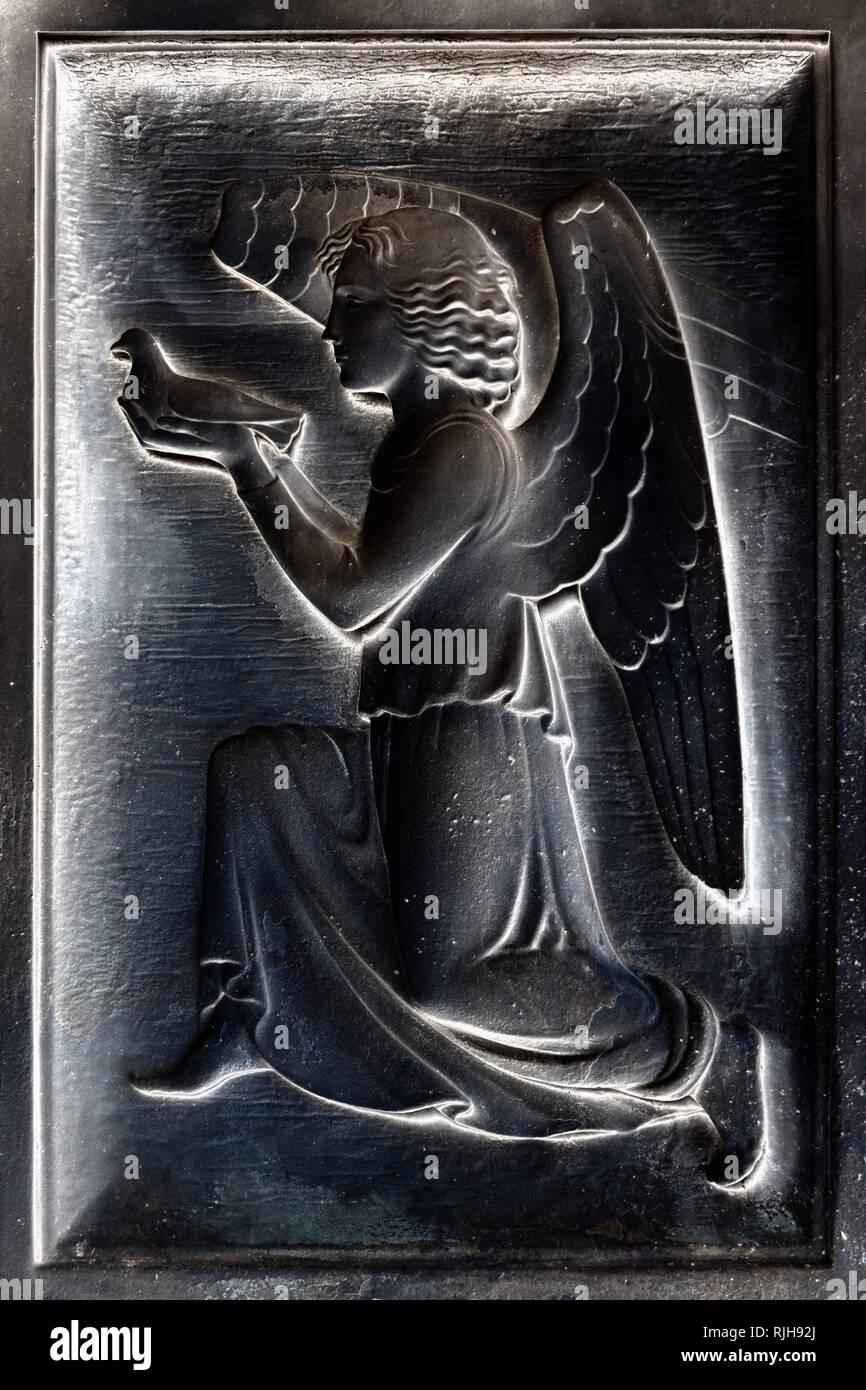 Pierre tombale montrant un ange, cimetière sur l'isletta Isola di San Michele, Venise, Italie, Europe Banque D'Images