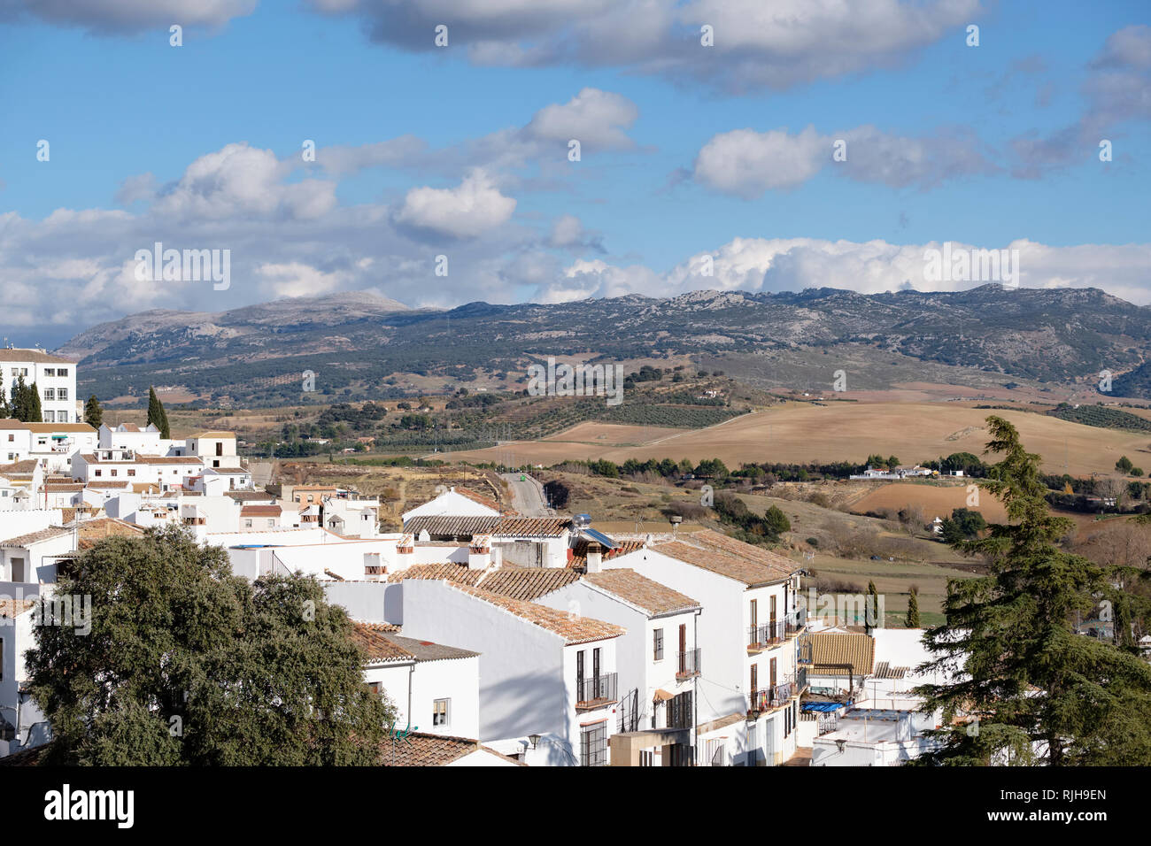 Vue depuis le Puente Nuevo, nouveau pont, Ronda, Malaga, Andalousie, Espagne, Banque D'Images