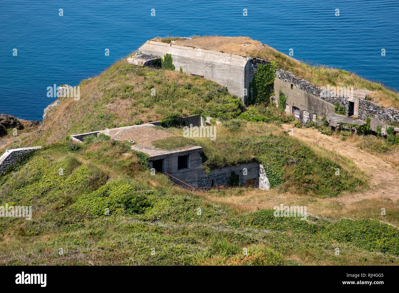 Bunkers allemands près de Fort Albert sur Alderney, Channel Islands. Banque D'Images