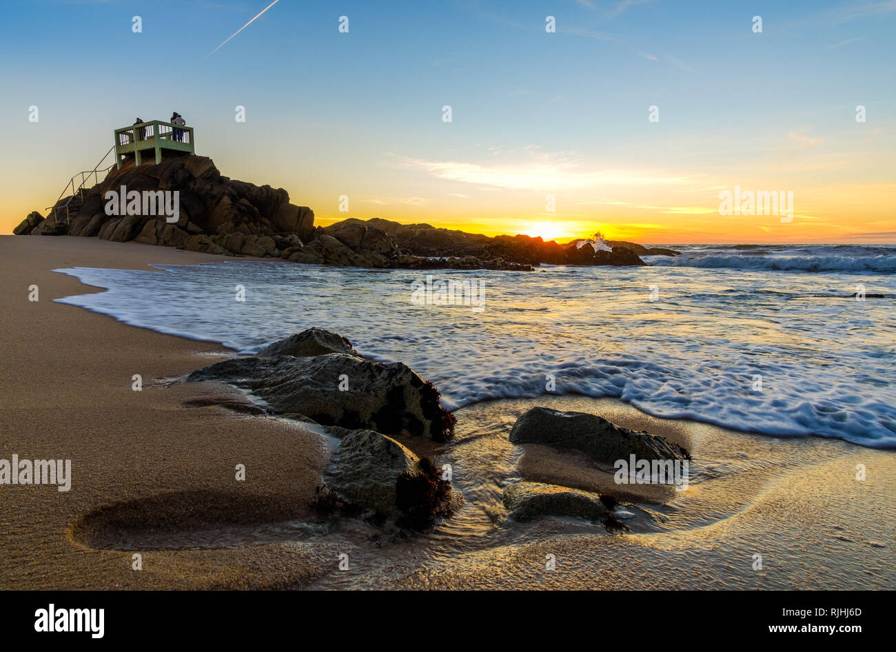 Vila do Conde, Portugal - janvier 03, 2019 : le coucher du Soleil, plage de Miradouro touristique, Porto, Portugal District Banque D'Images