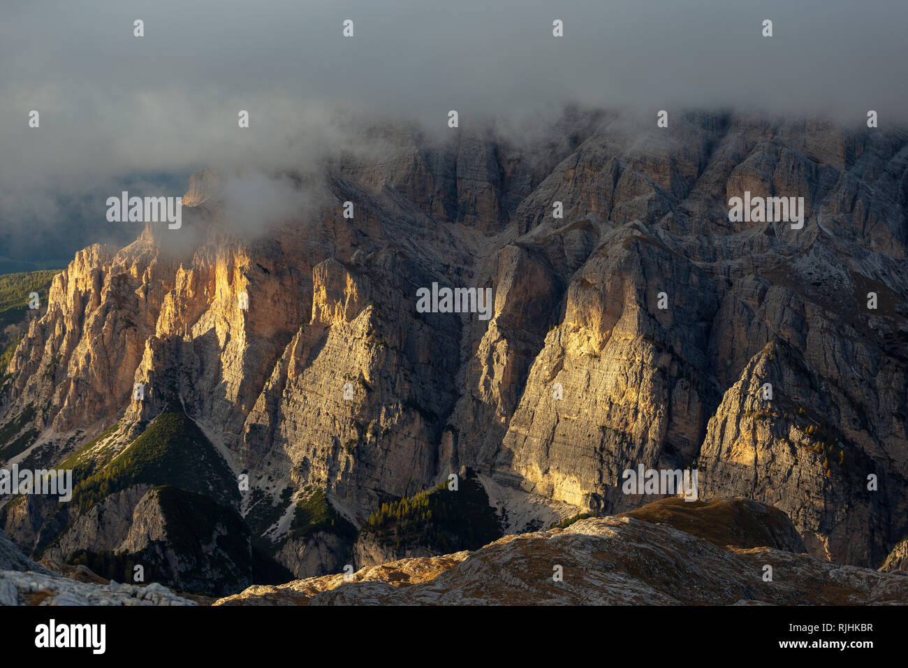 Sulight au coucher du soleil. Bandiarac / montagne Piz Armentarola murs. Les Conturines massif. Les Dolomites Banque D'Images