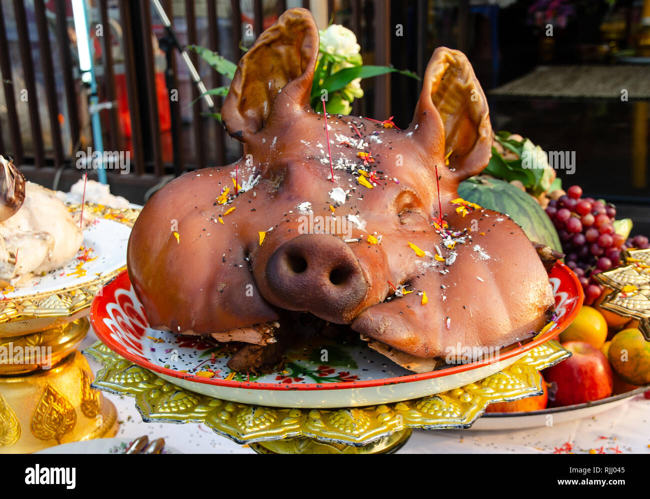 Tête de porc pour prier et sacrifice Banque D'Images