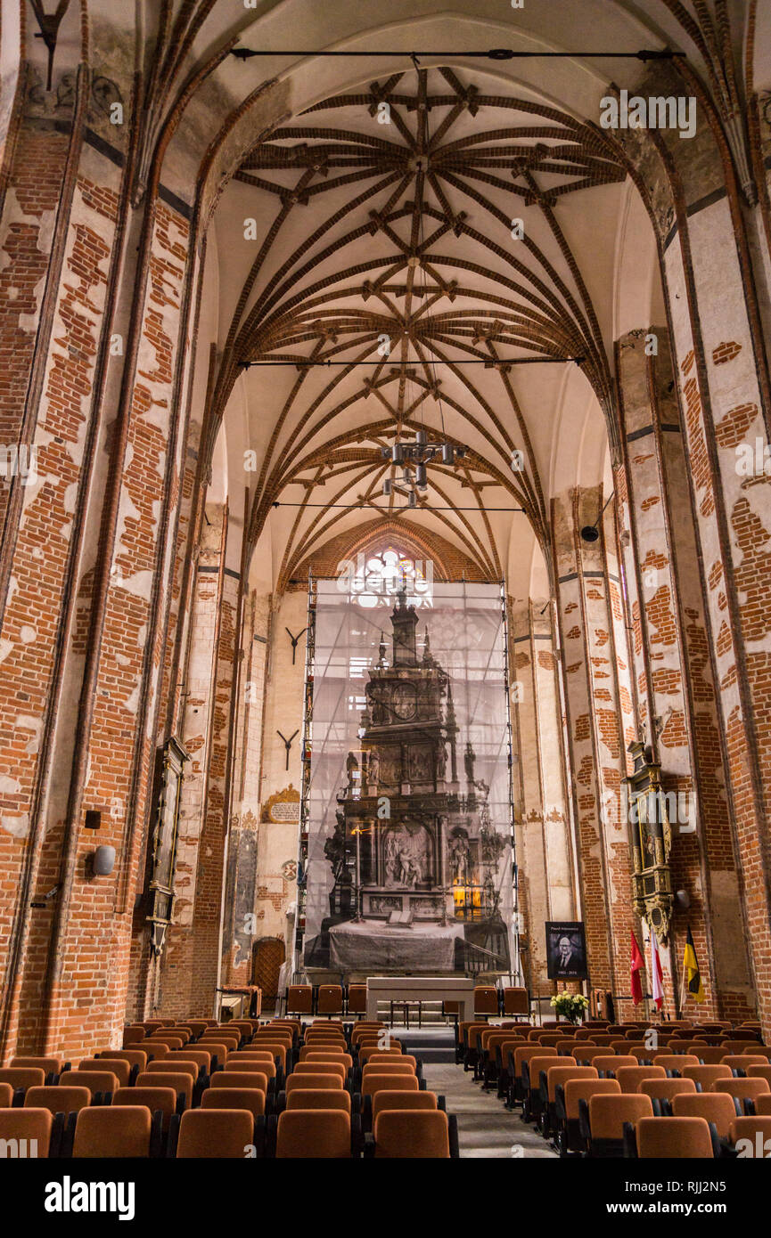 L'église Saint-Jean désaffectée, de style gothique en brique, Gdańsk, Pologne Banque D'Images