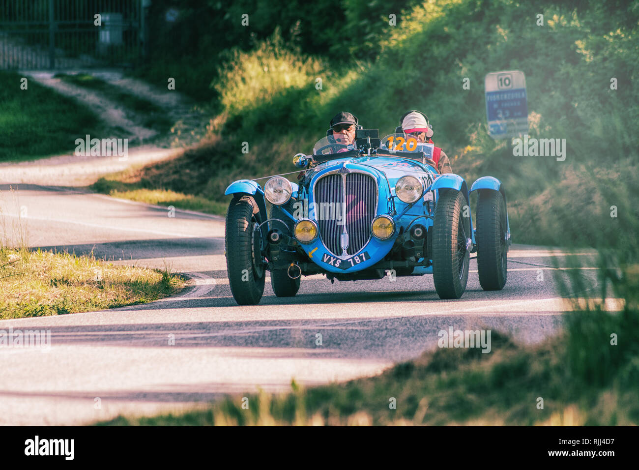 DELAHAYE 135 MS 1937 sur une vieille voiture de course en rallye Mille Miglia 2018 la célèbre