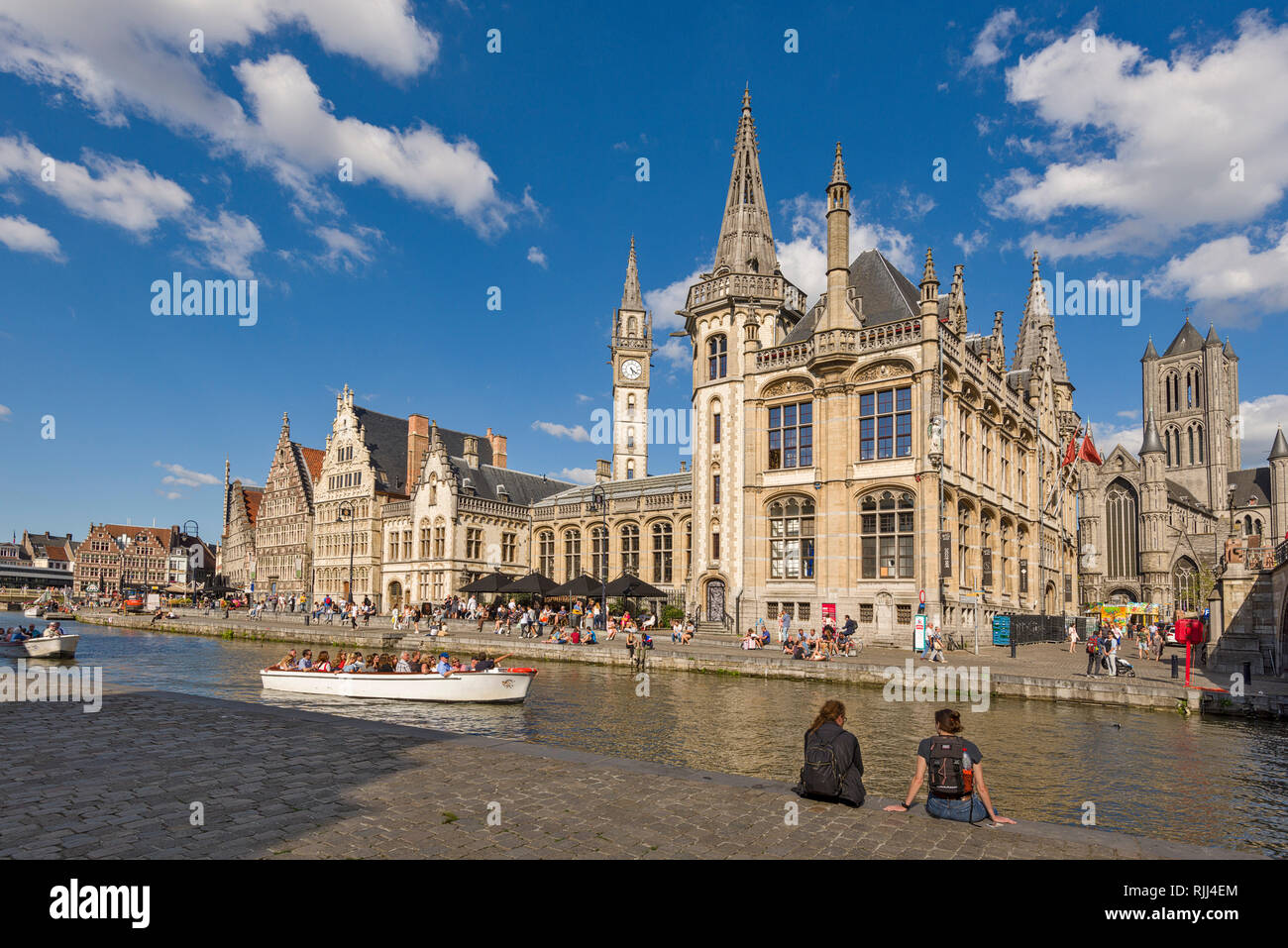 Vue sur le célèbre Graslei dans le centre-ville historique de Gand, belgique Banque D'Images