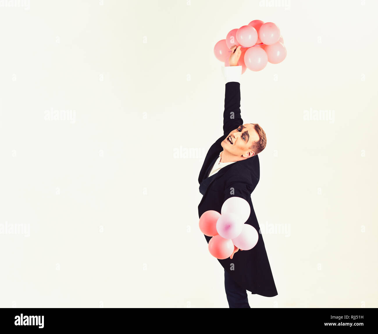 Joyeux Anniversaire Ou Anniversaire L Homme Partie Mime Avec Des Ballons Homme Avec Du Maquillage Sur Mime D Anniversaire Ballons Fete De Portefeuille Photo Stock Alamy Joyeux Anniversaire Ou Anniversaire L Homme Partie Mime Avec Des Ballons Homme Avec Du Maquillage Sur Mime D Anniversaire Ballons Fete De Portefeuille Photo Stock Alamy