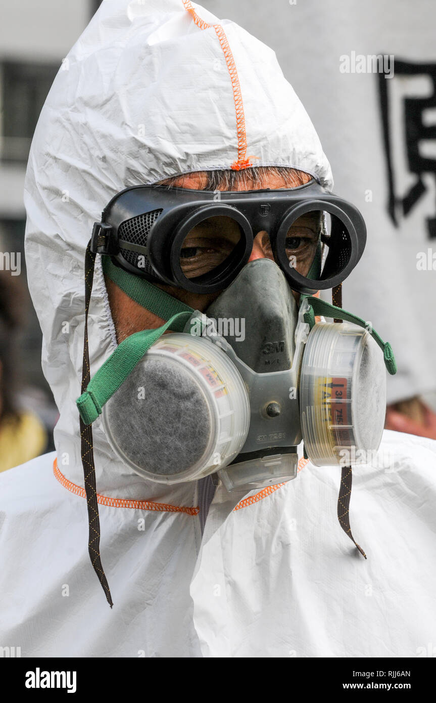 Des militants anti-nucléaires rendent hommage aux victimes de Fukushima, Paris, France Banque D'Images