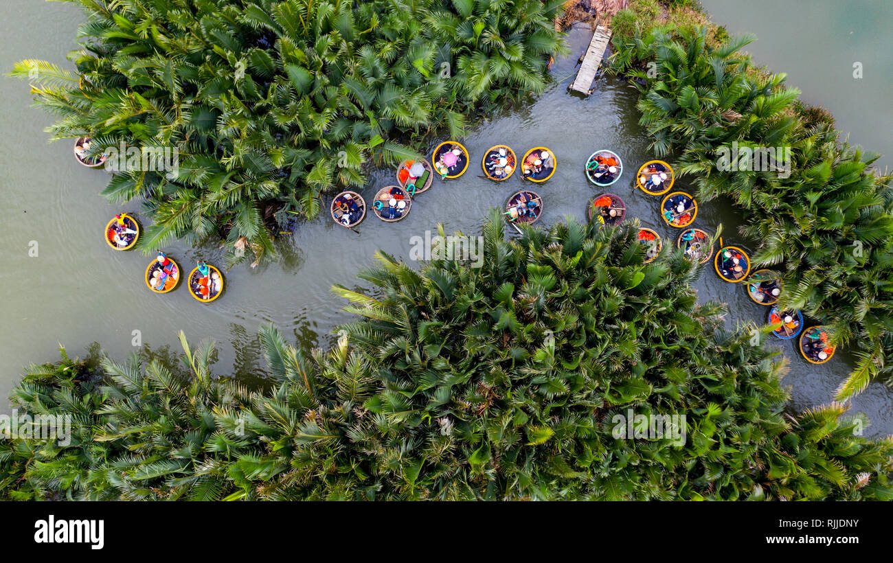Bateau ou excursion panier Coracle, Hoi An, Vietnam Banque D'Images