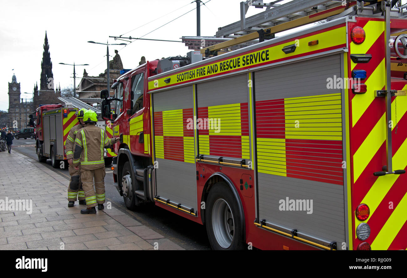 Trois camions de pompiers, Princes Street, Edinburgh, Ecosse, Royaume-Uni Banque D'Images