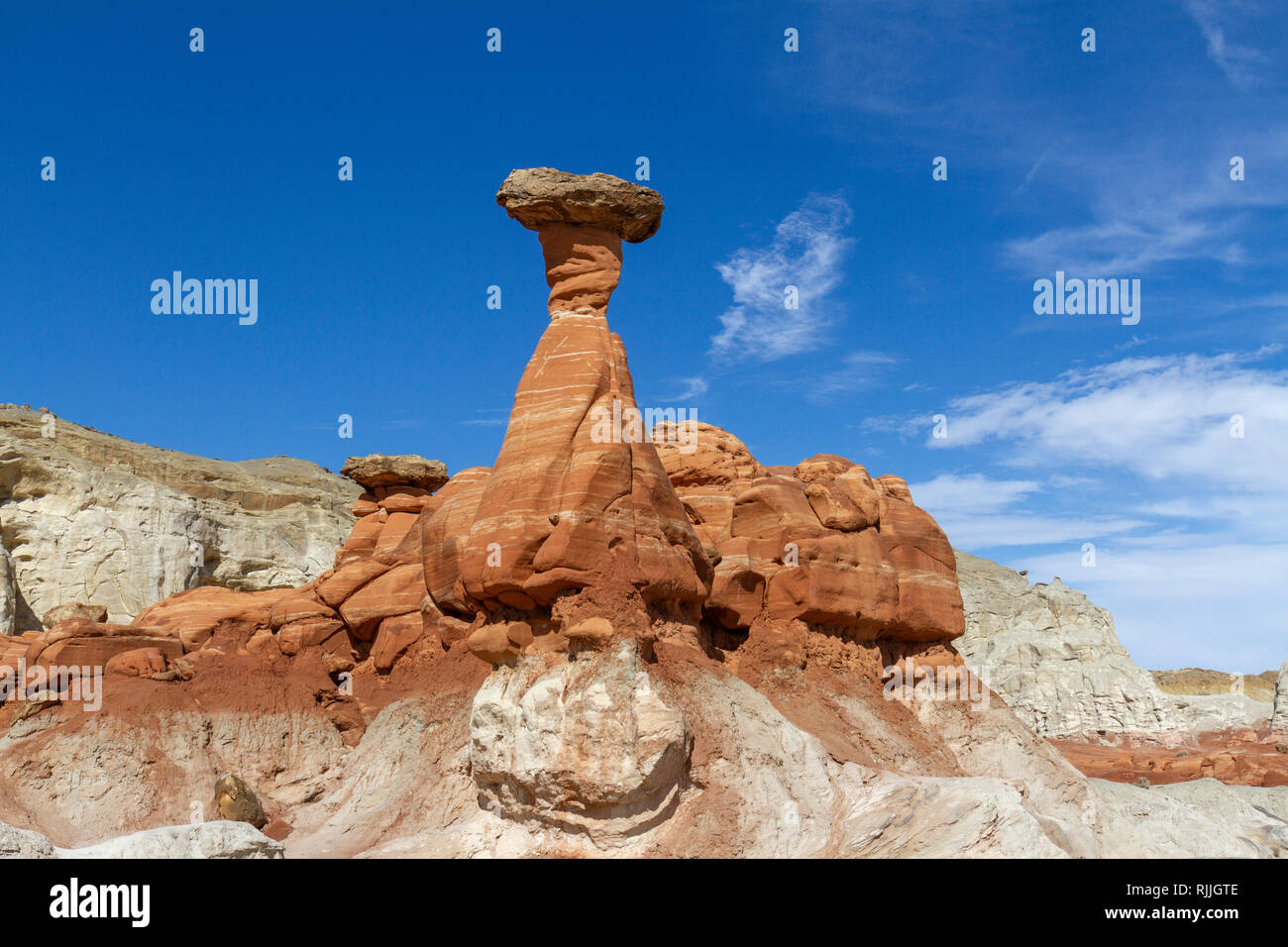 Les Toadstool Hoodoos, une zone de rochers en forme de champignon dans l'équilibre Grand Staircase-Escalante National Monument dans l'Utah, United States. Banque D'Images