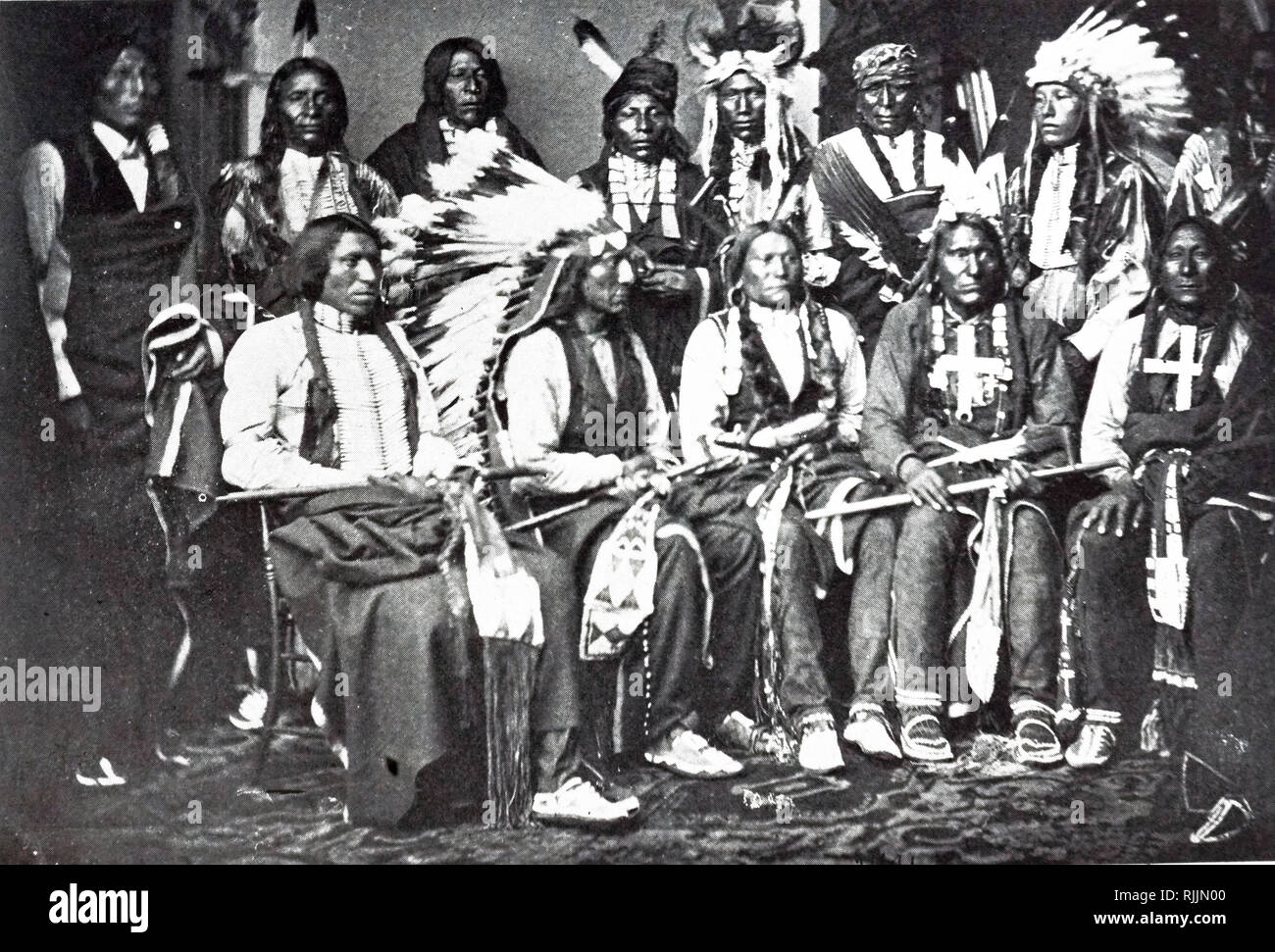 Photographie de chefs Sioux dans l'East Room de la Maison Blanche. Photo a été prise par Mathew Brady (1822-1896) L'un des premiers photographes de l'histoire américaine. En date du 19e siècle Banque D'Images