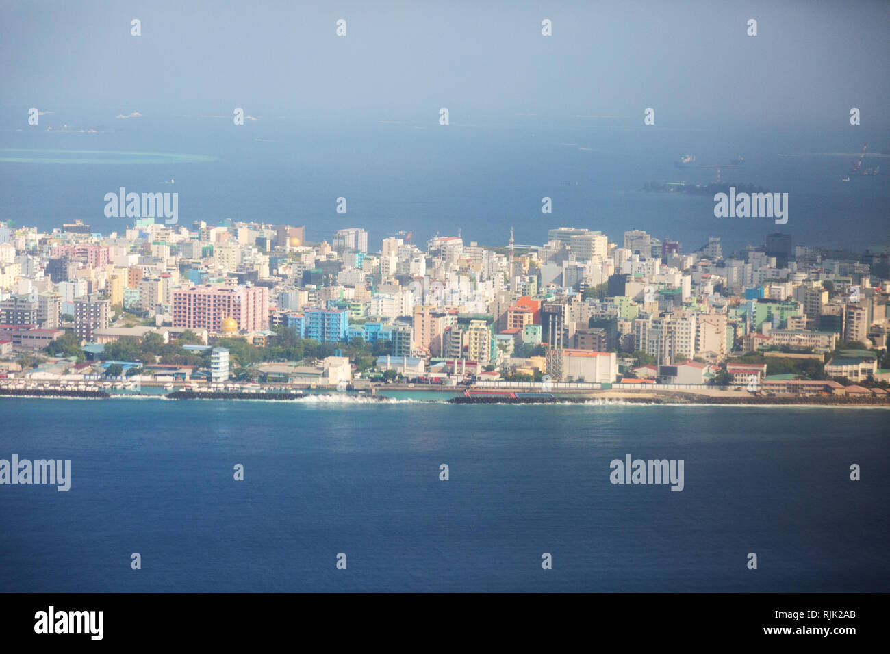 Male Maldives, vu de l'air - une vue aérienne des bâtiments sur l'île de Male, la capitale des îles Maldives, Maldives Asie Banque D'Images