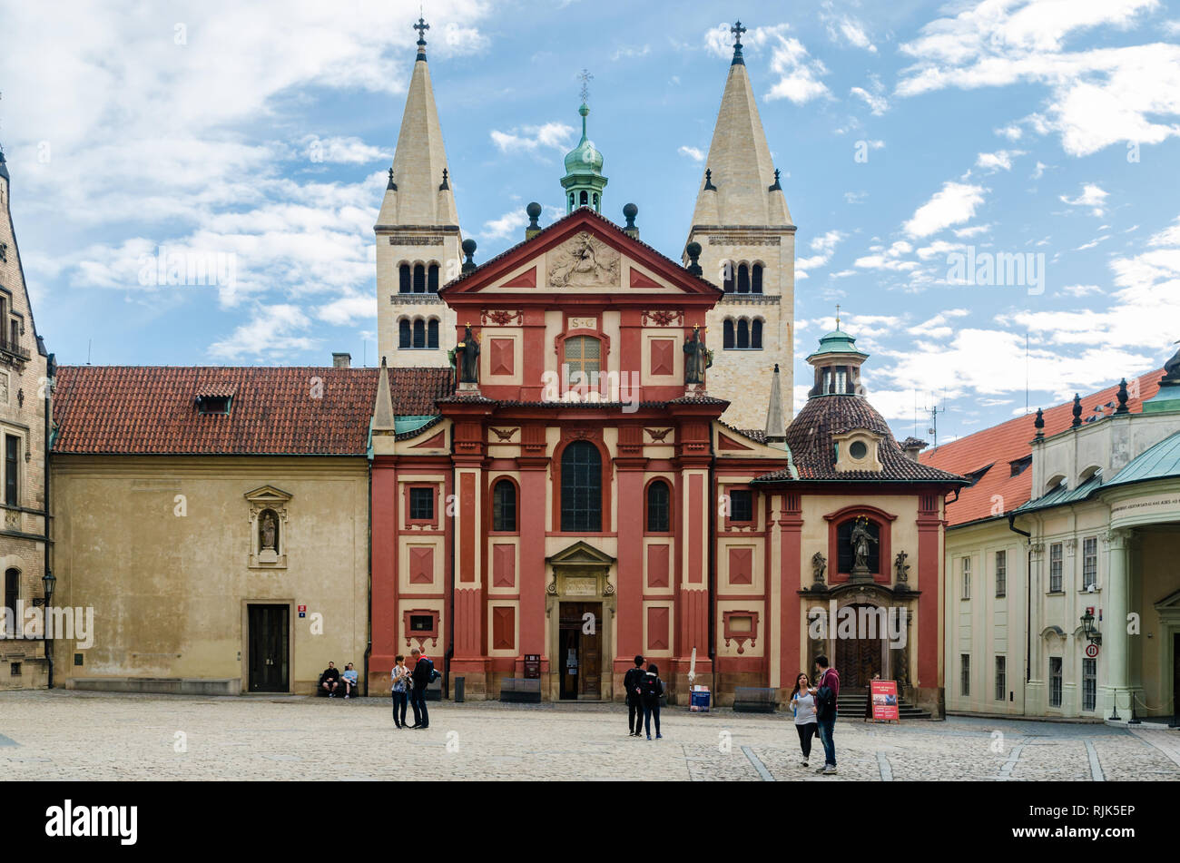 Basilique Saint-Georges, Quartier du Château de Prague, République Tchèque Banque D'Images