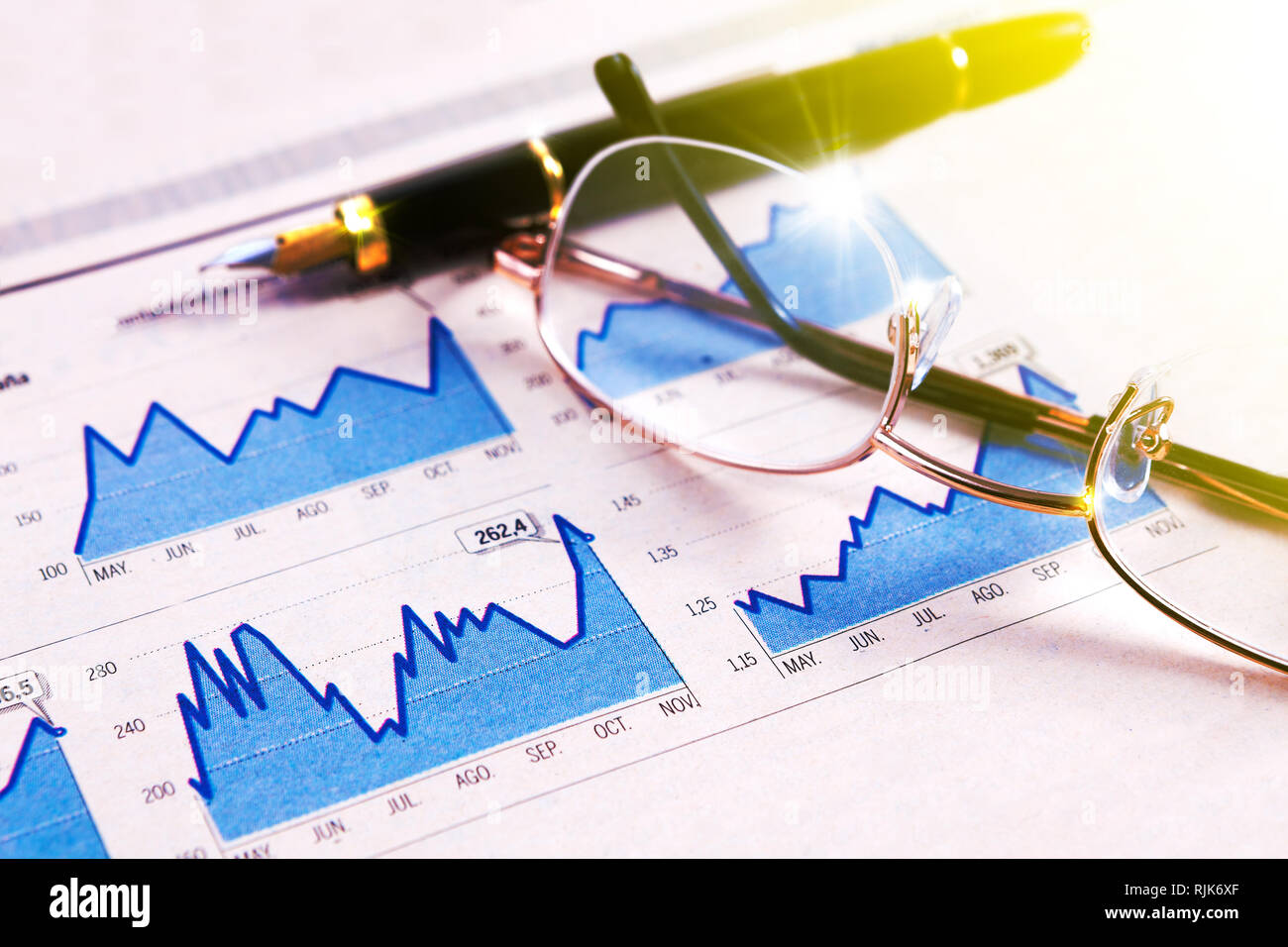 Données de stock de marché et objets bancaires sur les statistiques et les graphiques.Economie et de la situation financière Banque D'Images