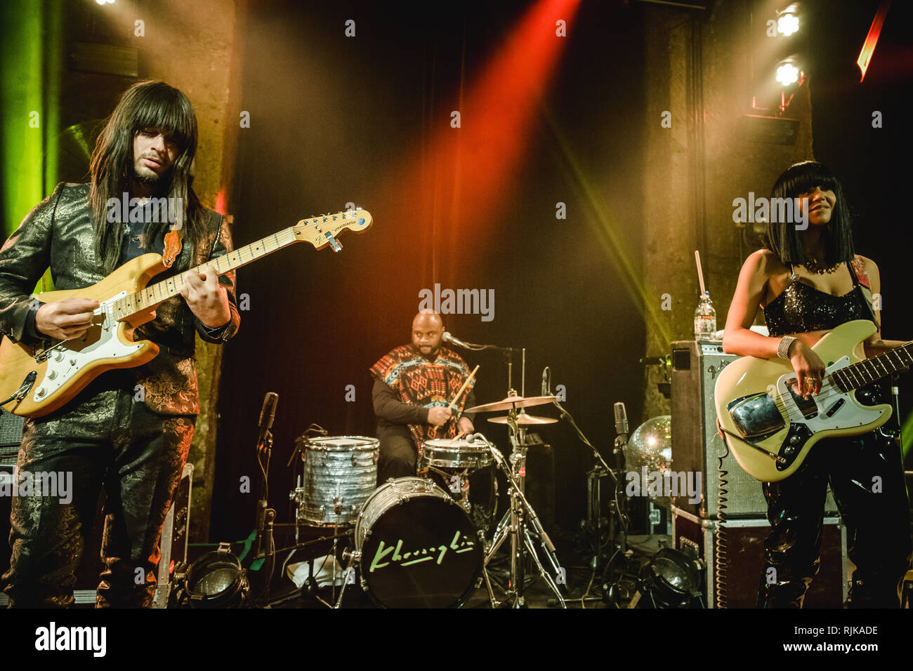 Zürich, Suisse. - Février 05, 2019. Le trio funk américain Khruangbin effectue un concert live à Mascotte à Zürich. Ici le guitariste Mark Speer est vu sur scène avec le bassiste Laura Lee et le batteur Donald Johnson. (Photo crédit : Gonzales Photo - Tilman Jentzsch). Gonzales : Crédit Photo/Alamy Live News Banque D'Images