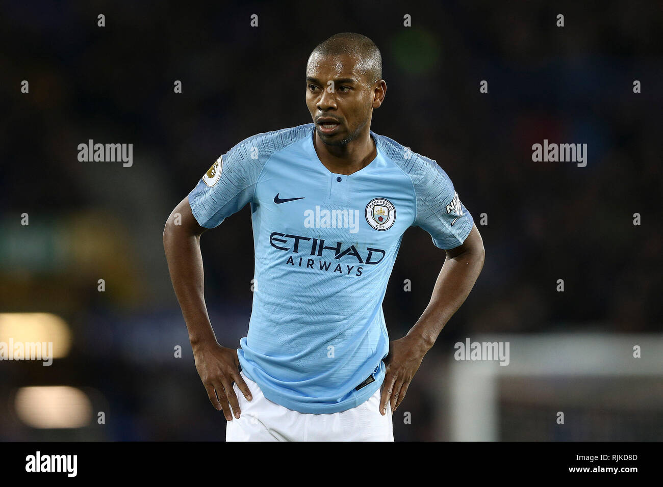 Liverpool, Royaume-Uni. Feb 06, 2019. Fernandinho de Manchester City regarde sur. Premier League, Everton v Manchester City à Goodison Park à Liverpool le mercredi 6 février 2019. Cette image ne peut être utilisé qu'à des fins rédactionnelles. Usage éditorial uniquement, licence requise pour un usage commercial. Aucune utilisation de pari, de jeux ou d'un seul club/ligue/dvd publications. Photos par Chris Stading/Andrew Orchard la photographie de sport/Alamy live news Crédit : Andrew Orchard la photographie de sport/Alamy Live News Banque D'Images