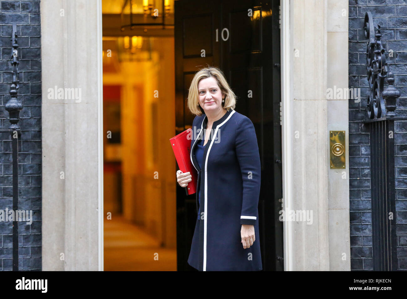 L'Amber Rudd - Secrétaire d'état du travail et des pensions vu arriver au Downing Street pour assister à la réunion hebdomadaire du Cabinet. Banque D'Images