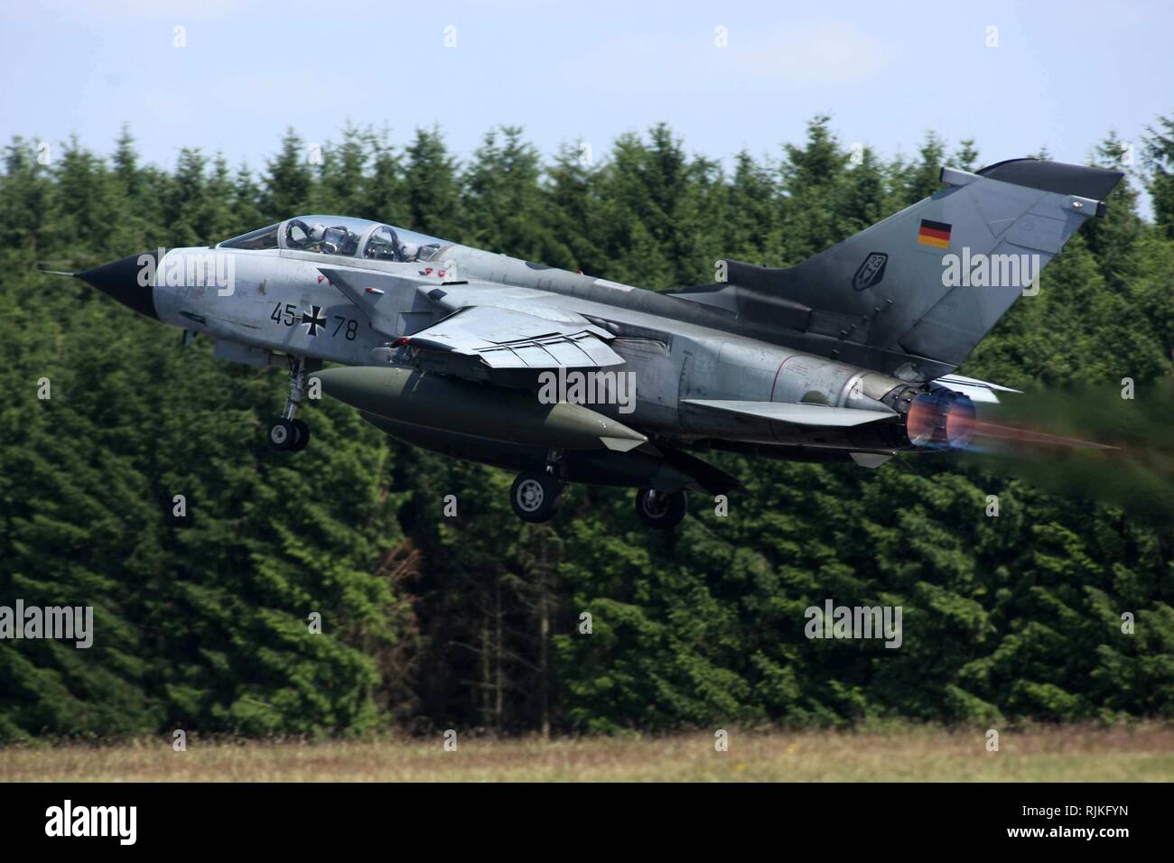 Un 'Tornado' type avion de chasse au décollage, le mardi (24 juin 2008). Une étude menée par l'US Air Force a confirmé que le dépôt d'armes nucléaires sur la base aérienne est située dans le département de la insuffisamment sécurisés. Jusqu'à 20 bombes B61 avec une force dix fois supérieure à celle de la bombe d'Hiroshima sont censés être stockés dans des abris souterrains sur le site de la base. Dans le monde d'utilisation | Banque D'Images