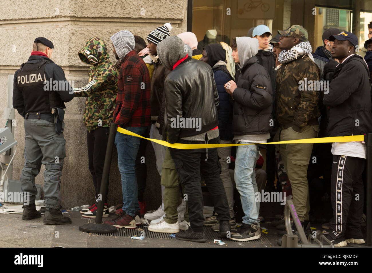 Foto Francesco Bozzo- LaPresse 07-02-2019 Milano ( Italia ) Cronaca La  fila, Nike store allo davanti