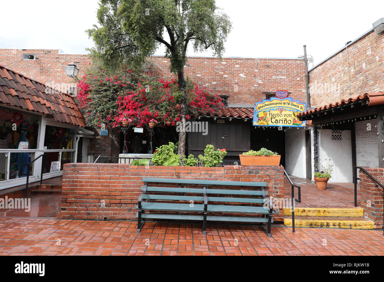 Olvera Street (rue Olvera ou Placita Olvera) est un quartier historique dans le centre-ville de Los Angeles. Banque D'Images