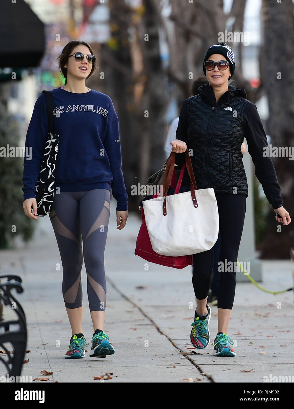 Teri Hatcher et Emerson Rose Tenney rendez-vous pour un entraînement de mère-fille comprend : Teri Hatcher, Emerson Rose Tenney Où : Los Angeles, California, United States Quand : 06 Jan 2019 Credit : WENN.com Banque D'Images