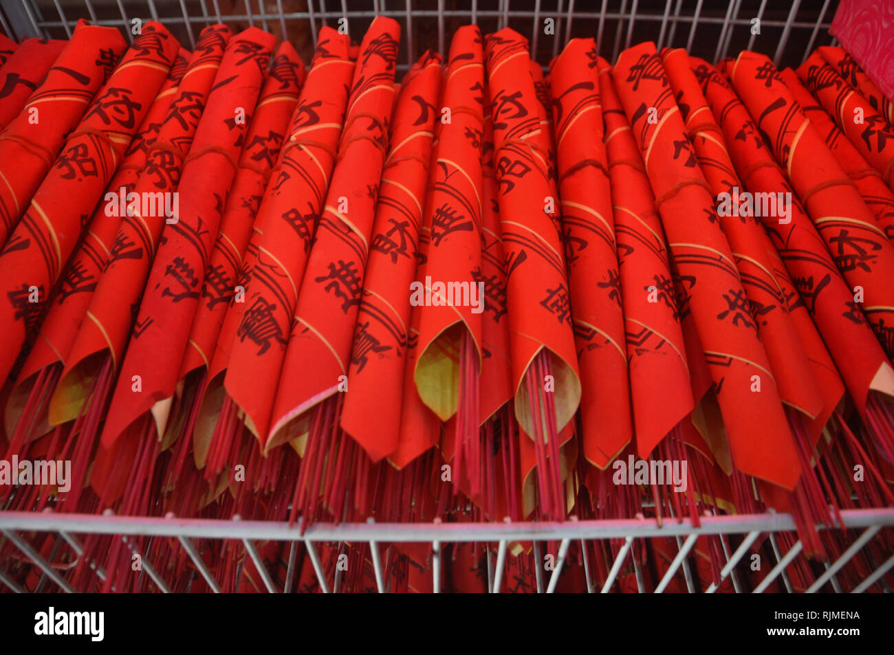 D'encens sont offerts pour les visiteurs à Xian Ma Temple. Descendants chinois indonésien se préparent pour les célébrations du Nouvel An lunaire, t Banque D'Images