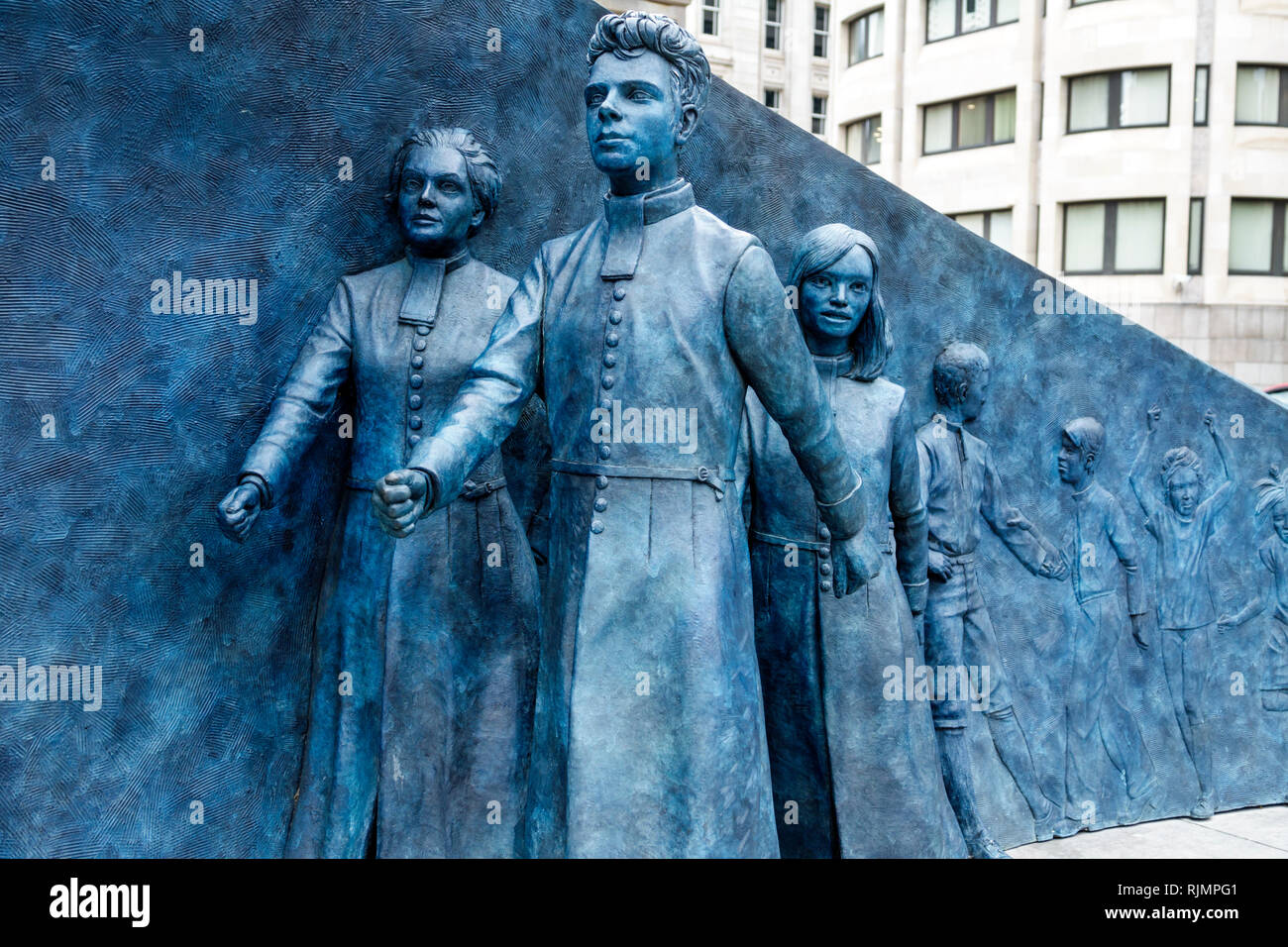Royaume-Uni Grande-Bretagne Angleterre ville de Londres Christ Church Greyfriars ruines jardin public sculpture Andrew F. Brown sculpteur Christ's Hos Banque D'Images