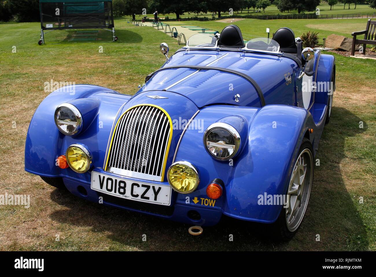 L'édition spéciale Morgan Plus 8 50e, l'un de seulement 50 à être construit, sur l'extérieur de l'exposition au pavillon Welcombe Golf Club, près de Stratford sur Avon. Banque D'Images