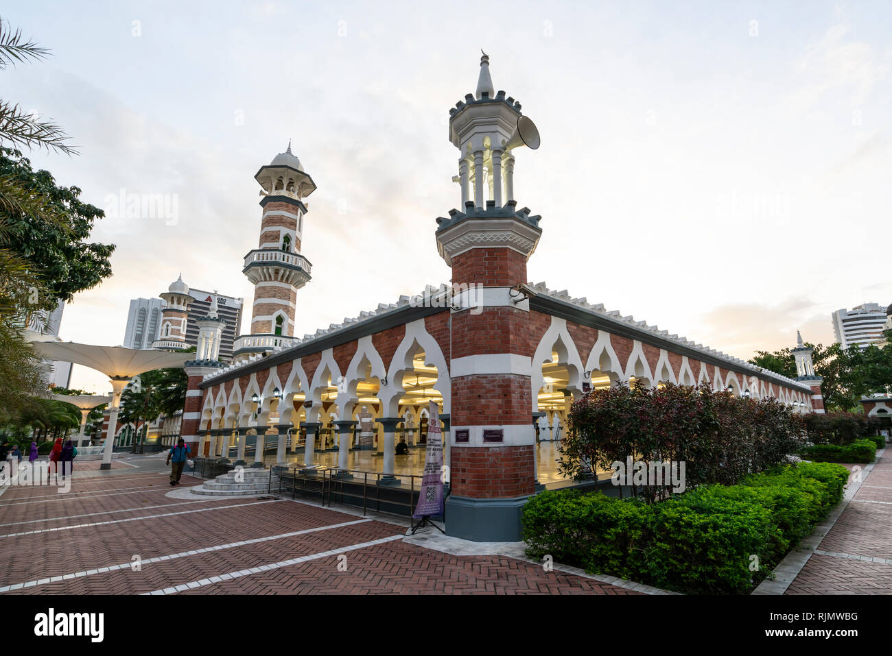 Une vue de la mosquée Jamek Masjid au coucher du soleil à Kuala Lumpur, Malaisie Banque D'Images