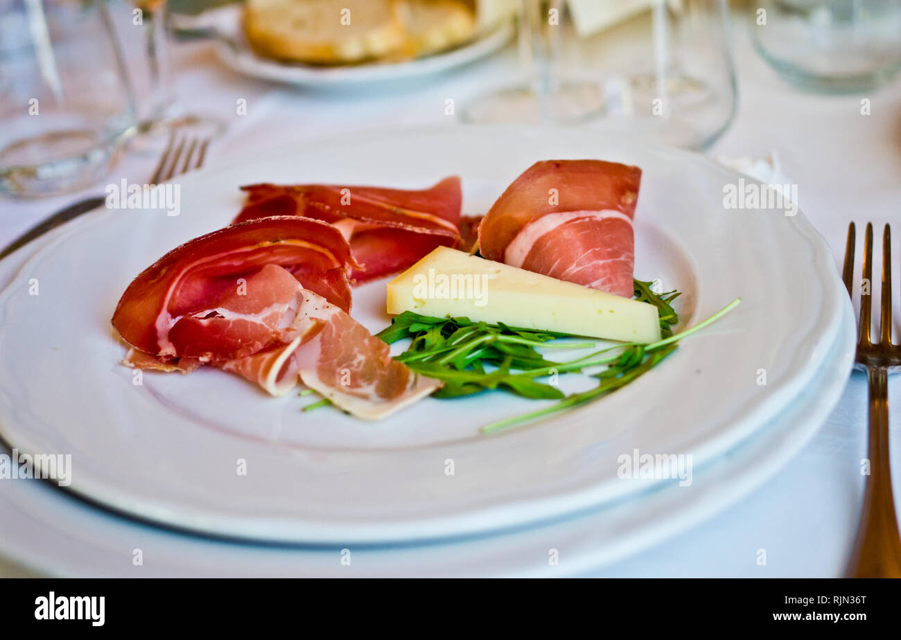 Avec un excellent plat, maigre et savoureux jambon avec fromage savoureux, parfait pour votre buffet ou votre repas Banque D'Images