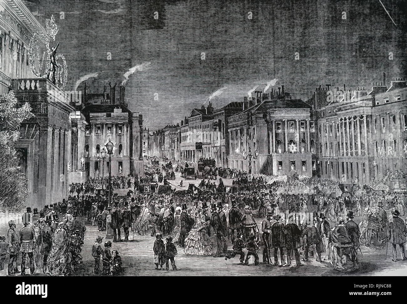Une gravure représentant des illuminations à Waterloo Place, pour marquer la fin de la guerre de Crimée. Ils ont été conçus et exécutés par Stevens et fils. En date du 19e siècle Banque D'Images