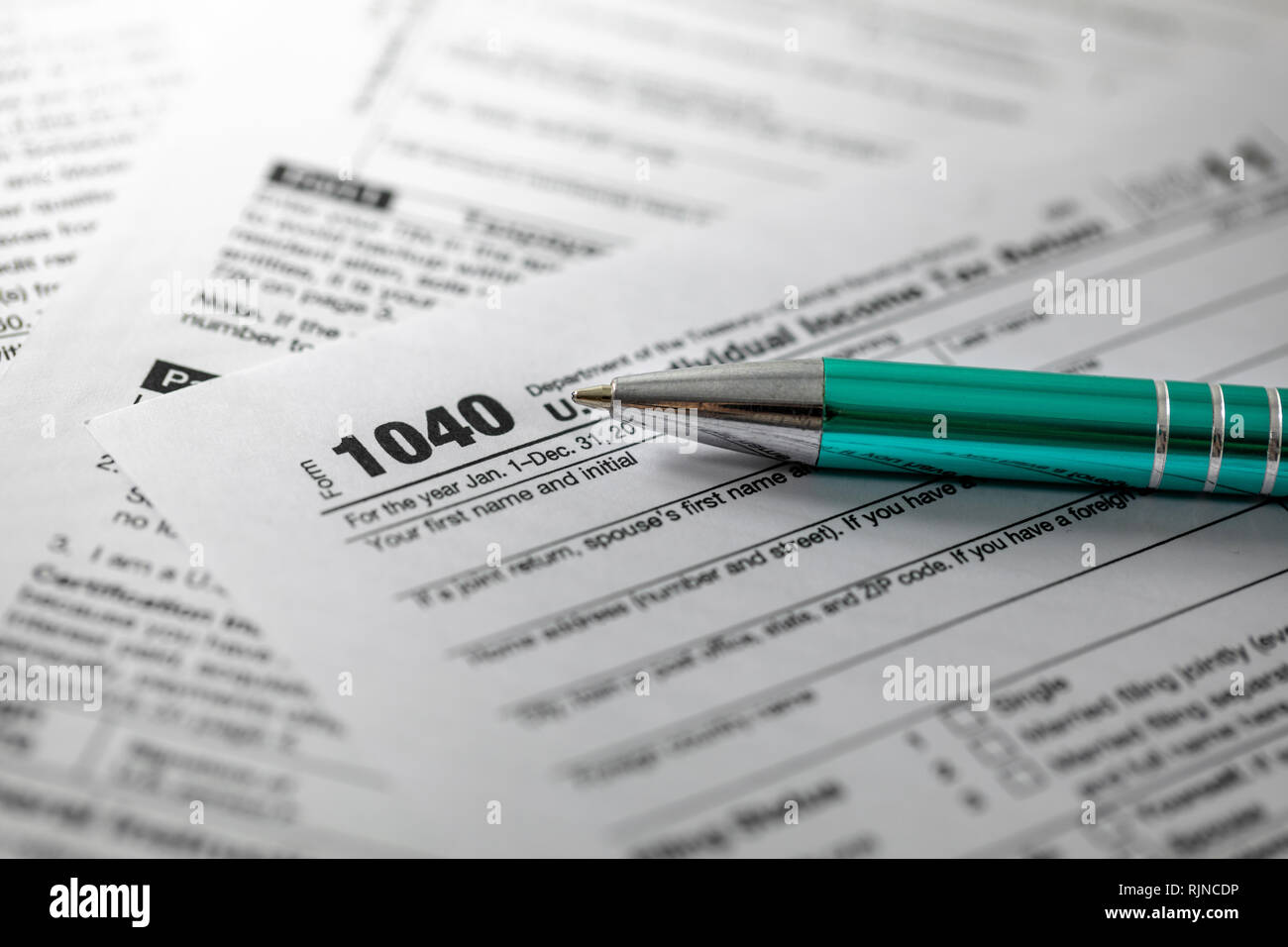 L'impôt annuel formulaire 1040 et pen Banque D'Images