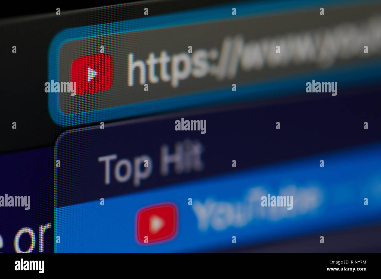 New York, USA - 6 février 2019 - Youtube icône sur la page web officielle sur l'écran de l'appareil pixelisées vue rapprochée Banque D'Images