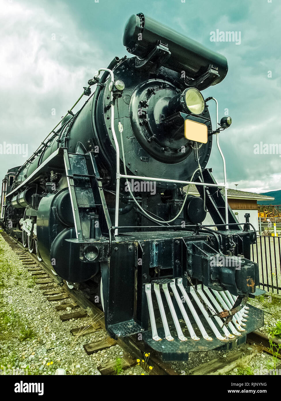 Exposition de musée se distingue de la locomotive sur rails. Big Black locomotive. Banque D'Images