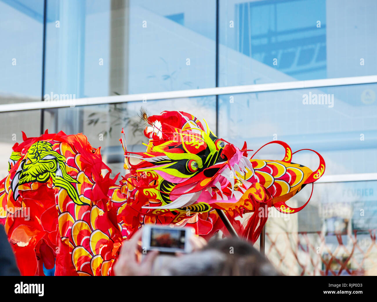 Noisy-le-Grand, France - Février 18,2018 : Détail du Dragon lors de la parade du Nouvel An chinois à Nosy-le-Grand sur février 18,2018. Banque D'Images