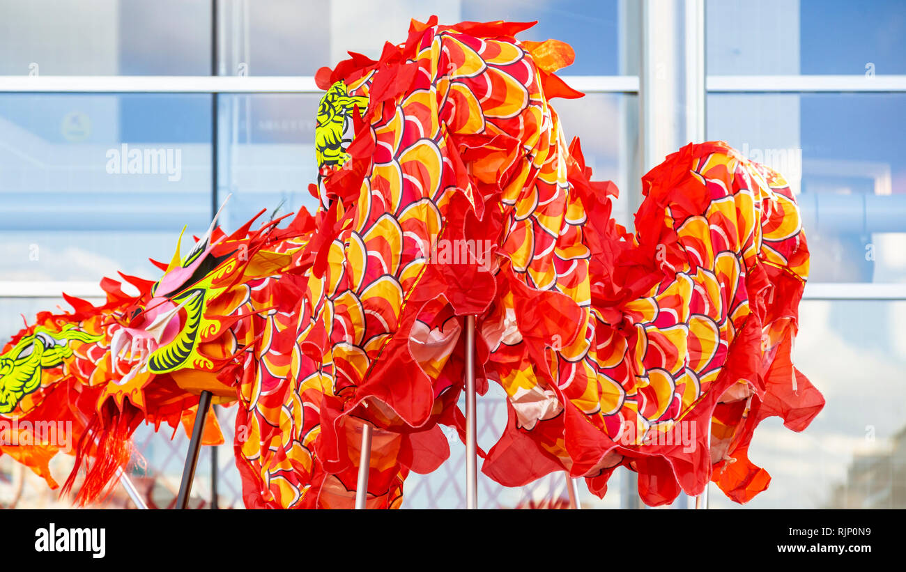 Noisy-le-Grand, France - Février 18,2018 : Détail du Dragon lors de la parade du Nouvel An chinois à Nosy-le-Grand sur février 18,2018. Banque D'Images