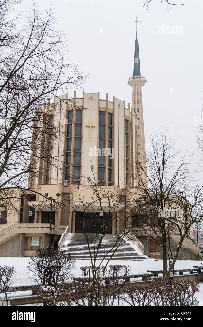 L'église de brutalisme Notre Dame du Rosaire, 1976, Przymorze, Gdańsk, Pologne Banque D'Images