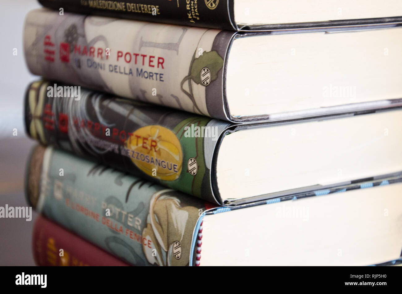 La saga Harry Potter. Livres écrits en italien. Milan, le 7 février 2019 Banque D'Images