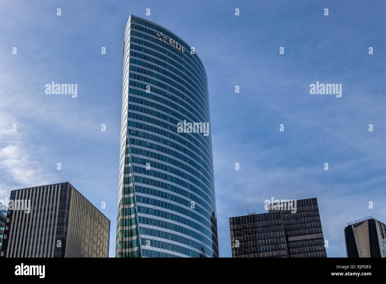 La Tour EDF, siège de l'entreprise énergétique française ,il est le plus haut gratte-ciel construit à La Défense, du quartier financier et d'affaires de Paris Banque D'Images