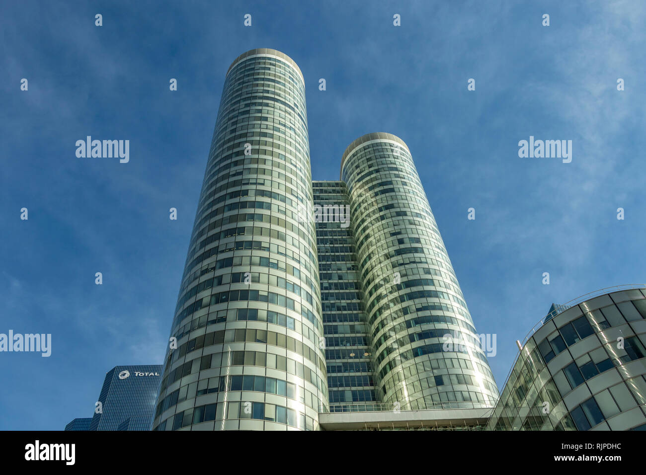 Coeur Défense est un gratte-ciel de la Défense, le quartier des affaires de grande hauteur à l'ouest de Paris c'est un édifice à l'espace au sol plus en Europe Banque D'Images