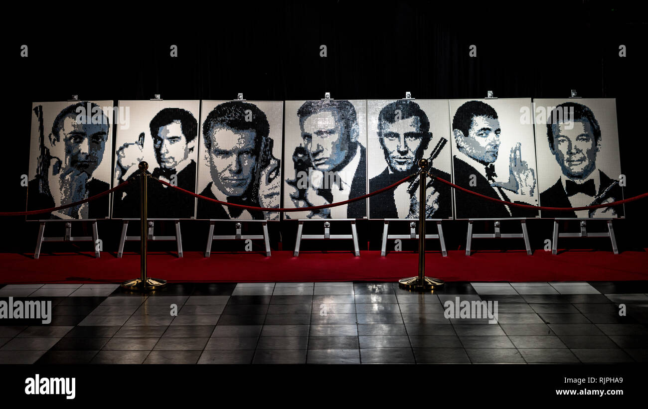 Une collection de mosaïques Lego réalistes représentant des agents secrets comme James Bond et Johnny English créé par Ryan McNaught aka le Brickman Banque D'Images