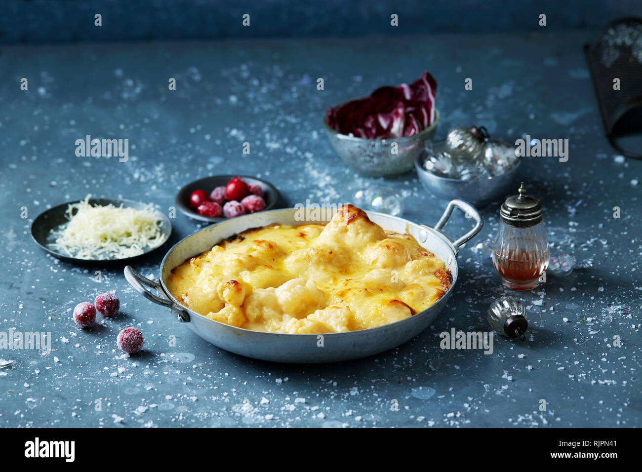 Le chou-fleur fromage dans la poêle, Noël Nourriture Banque D'Images