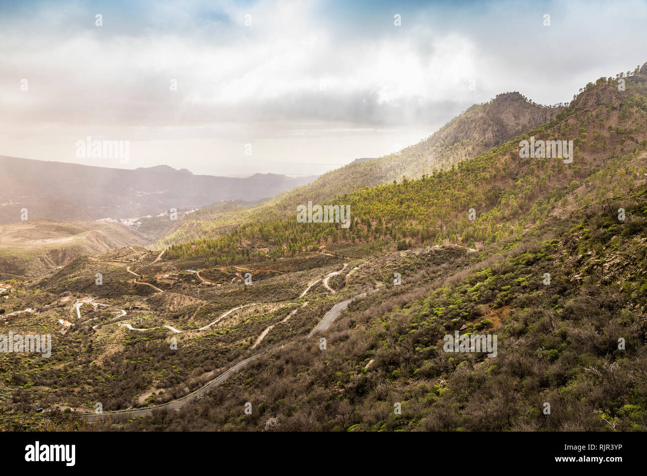 Paysage montagneux avec des routes rurales, high angle view, San Bartolome de Tirajana, îles de Canaries, Espagne Banque D'Images